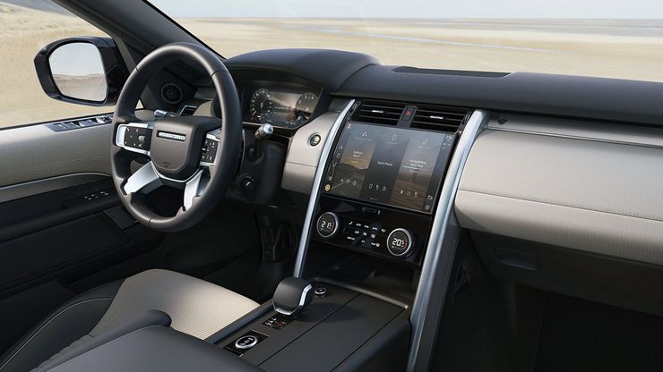 К материалам отделки премиум-класса автомобиля Discovery также относятся альтернативные варианты без использования кожи.