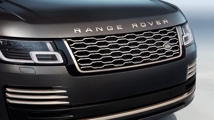 Передняя решетка радиатора с уникальными элементами отделки Satin Auric Atlas.